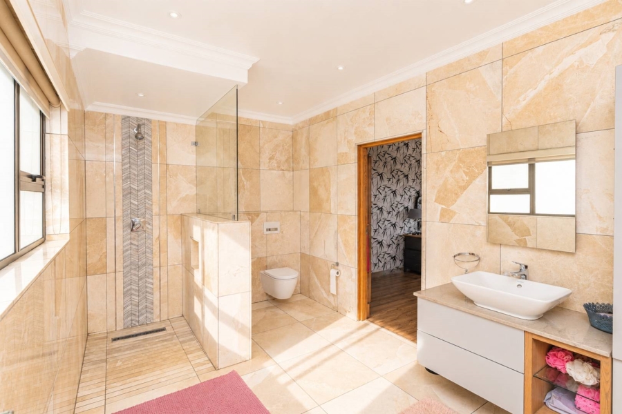 6 Bedroom Property for Sale in Birdwood Estate North West